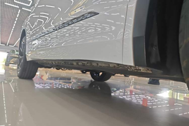 Used Volkswagen Tiguan X 2023 Facelift 330TSI Two-Wheel-Drive Prestige Flagship Edition Right Side Sill