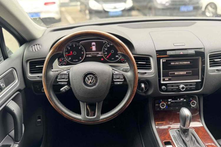 Used Volkswagen Touareg 2011 3.0 TDI Diesel Comfort Version Interior 3