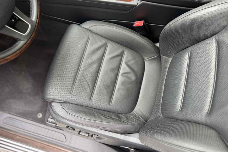 Used Volkswagen Touareg 2011 3.0 TDI Diesel Comfort Version Interior 5