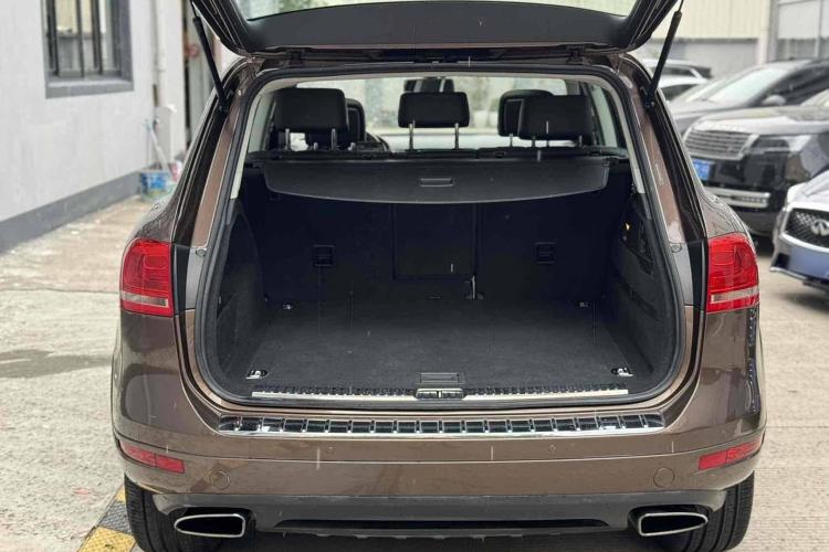 Used Volkswagen Touareg 2011 3.0 TDI Diesel Comfort Version Interior 8