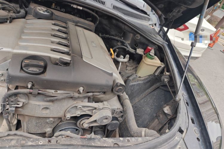 Used Volkswagen Touareg 2006 3.2L Luxury Edition Engine Bay Left