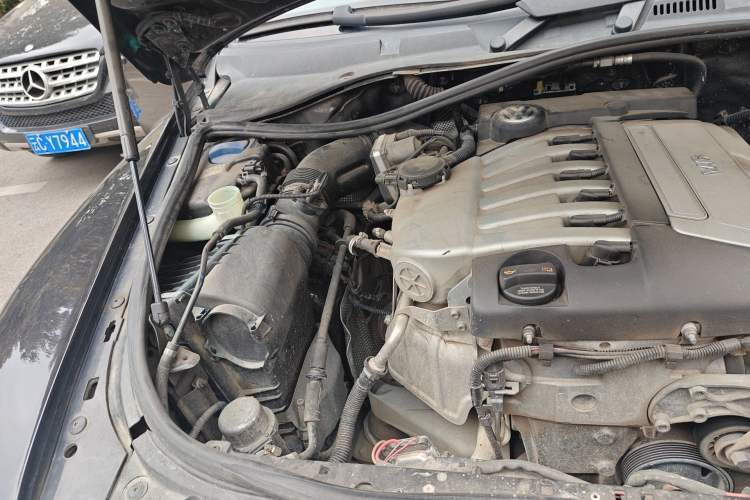 Used Volkswagen Touareg 2006 3.2L Luxury Edition Engine Bay Right