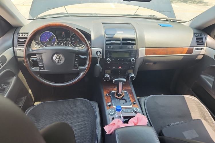 Used Volkswagen Touareg 2007 3.6L Luxury Model Center Console