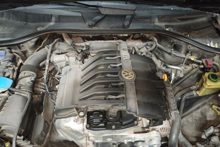 Used Volkswagen Touareg 2007 3.6L Standard Version Engine Bay