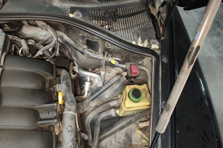 Used Volkswagen Touareg 2007 3.6L Standard Version Engine Bay Left