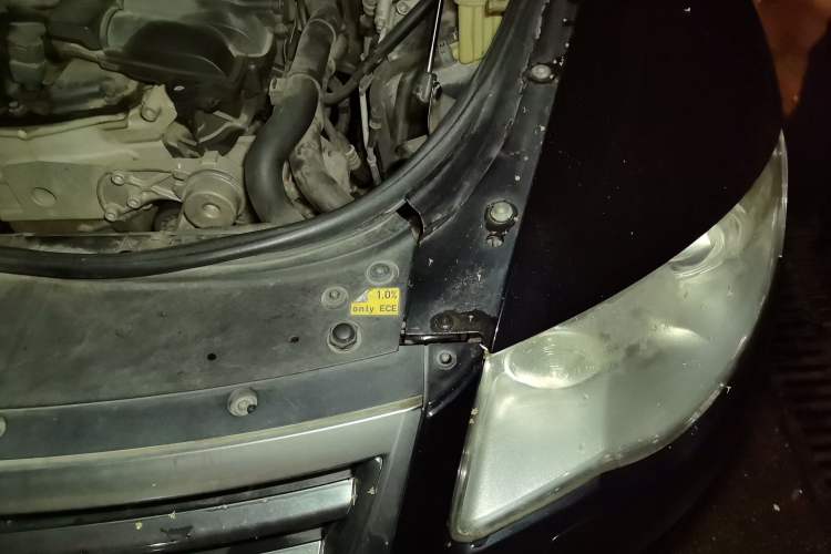 Used Volkswagen Touareg 2007 3.6L Luxury Model Engine Bay Left