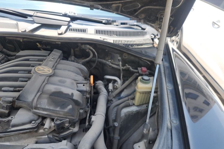 Used Volkswagen Touareg 2007 3.6L Luxury Model Engine Bay Left