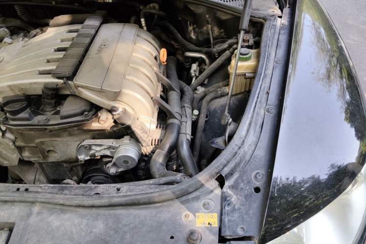 Used Volkswagen Touareg 2007 3.6L Top-Tier Version Engine Bay Left