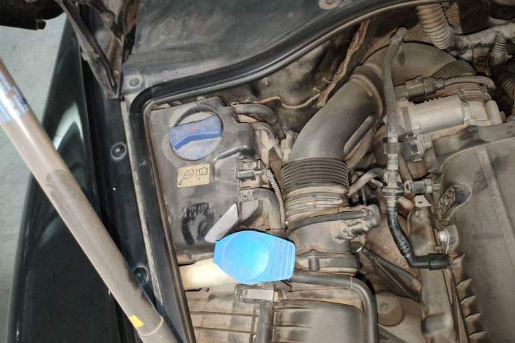 Used Volkswagen Touareg 2007 3.6L Standard Version Engine Bay Right