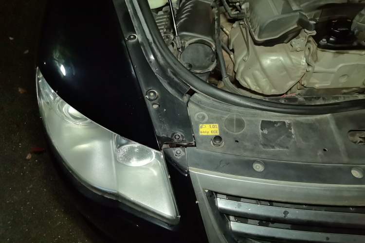 Used Volkswagen Touareg 2007 3.6L Luxury Model Engine Bay Right