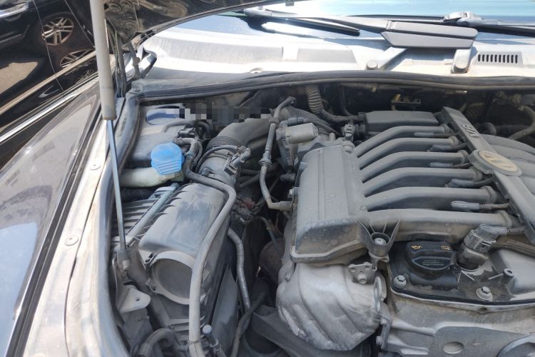 Used Volkswagen Touareg 2007 3.6L Luxury Model Engine Bay Right