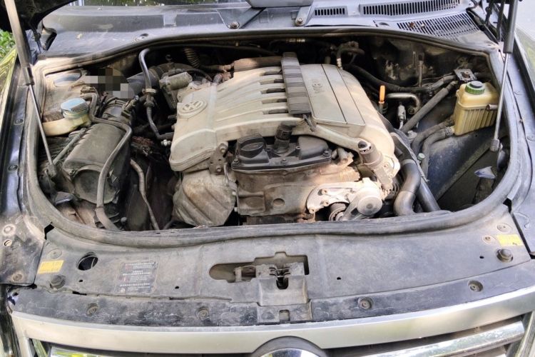 Used Volkswagen Touareg 2007 3.6L Top-Tier Version Engine Bay