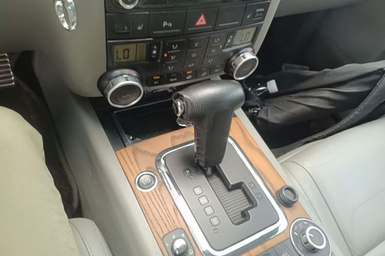 Used Volkswagen Touareg 2007 4.2L Top-of-the-Line Version Gear Lever