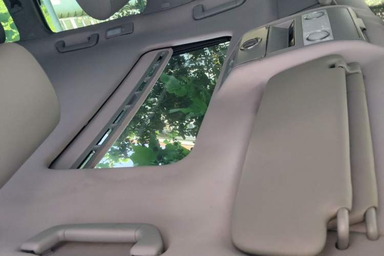 Used Volkswagen Touareg 2007 3.6L Top-Tier Version Headliner