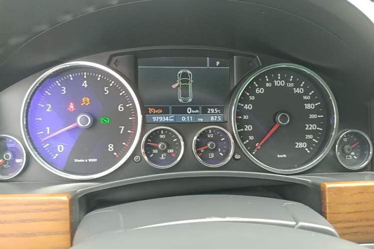 Used Volkswagen Touareg 2007 4.2L Top-of-the-Line Version Instrument Cluster