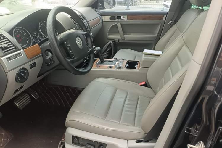 Used Volkswagen Touareg 2007 4.2L Top-of-the-Line Version Left Front Seat