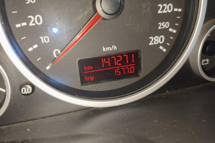 Used Volkswagen Touareg 2007 3.6L Standard Version Odometer Close Up