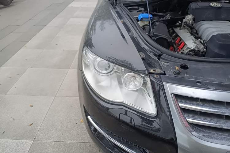 Used Volkswagen Touareg 2007 4.2L Top-of-the-Line Version Right Front Headlight