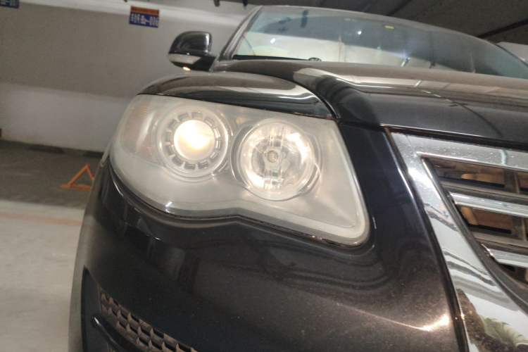 Used Volkswagen Touareg 2007 3.6L Standard Version Right Front Headlight