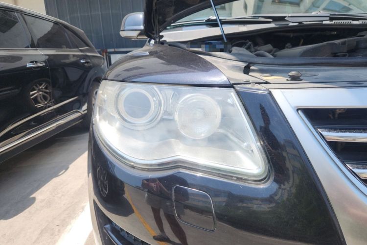 Used Volkswagen Touareg 2007 3.6L Luxury Model Right Front Headlight