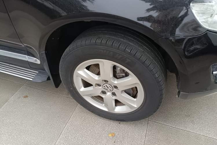 Used Volkswagen Touareg 2007 4.2L Top-of-the-Line Version Right Front Wheel Hub