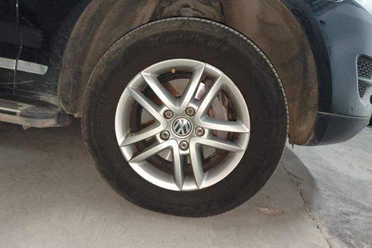 Used Volkswagen Touareg 2007 3.6L Standard Version Right Front Wheel Hub