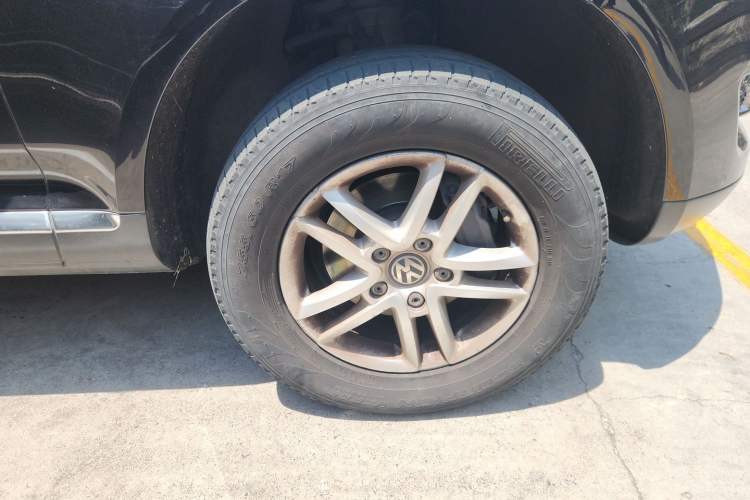 Used Volkswagen Touareg 2007 3.6L Luxury Model Right Front Wheel Hub