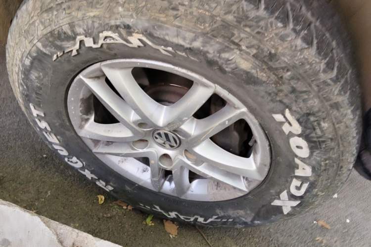 Used Volkswagen Touareg 2007 3.6L Top-Tier Version Right Front Wheel Hub