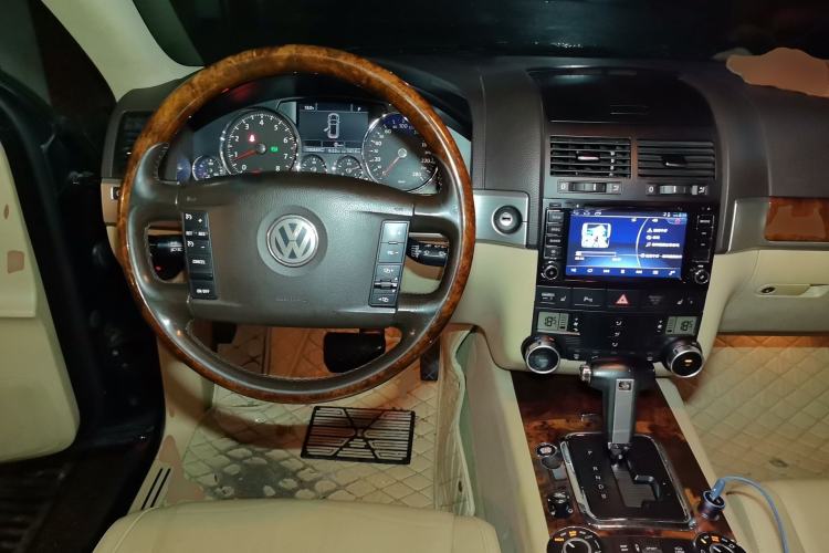Used Volkswagen Touareg 2007 3.6L Luxury Model Steering Wheel