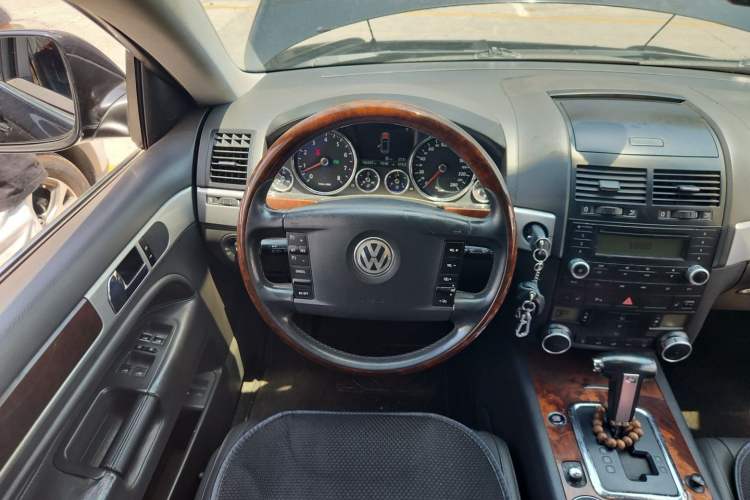 Used Volkswagen Touareg 2007 3.6L Luxury Model Steering Wheel