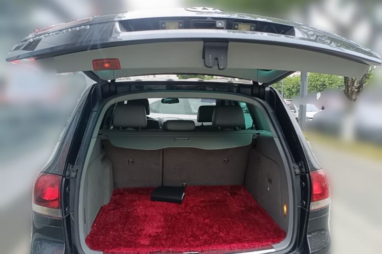 Used Volkswagen Touareg 2007 4.2L Top-of-the-Line Version Trunk