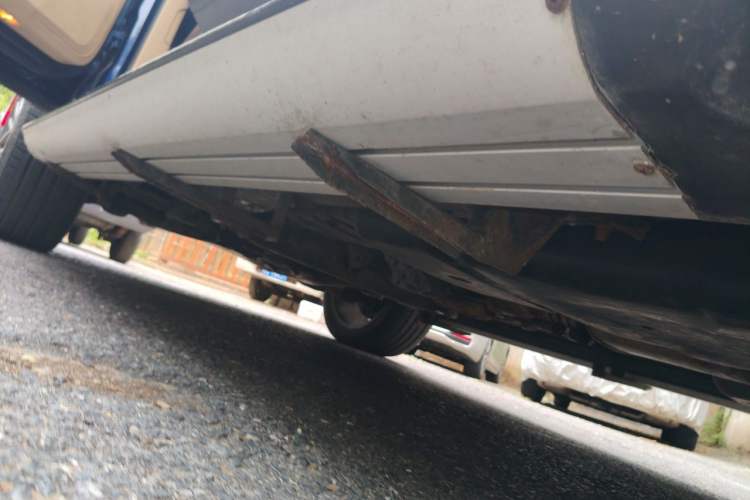 Used Volkswagen Touareg 2007 3.6L Standard Edition Chassis Rear Left