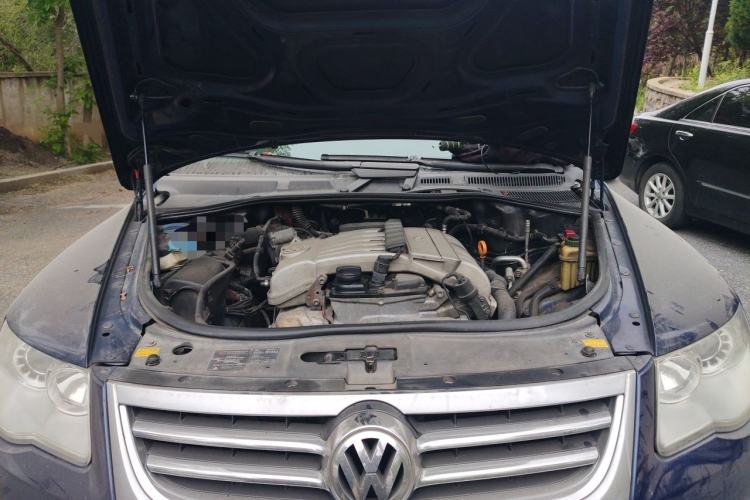 Used Volkswagen Touareg 2007 3.6L Standard Edition Engine Bay