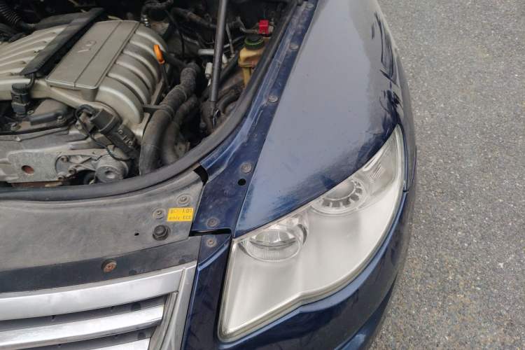 Used Volkswagen Touareg 2007 3.6L Standard Edition Engine Bay Left