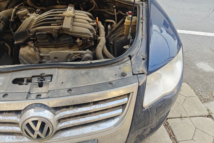 Used Volkswagen Touareg 2007 3.6L Luxury Model Engine Bay Left