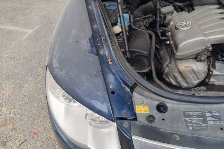 Used Volkswagen Touareg 2007 3.6L Standard Edition Engine Bay Right