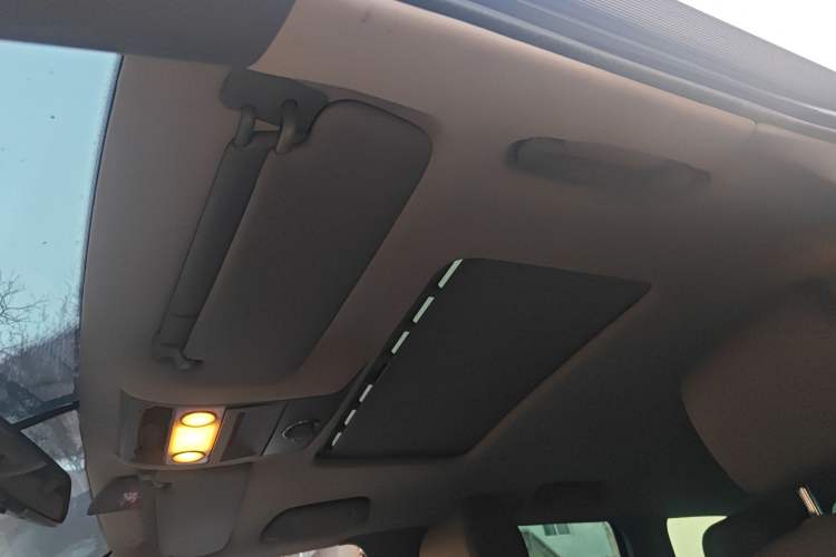 Used Volkswagen Touareg 2007 3.6L Luxury Model Headliner