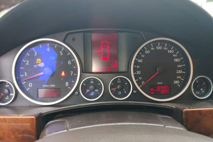 Used Volkswagen Touareg 2007 3.6L Standard Edition Instrument Cluster