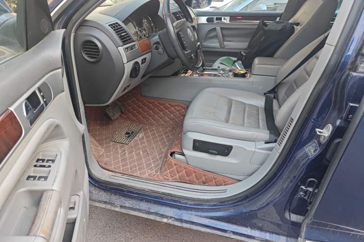 Used Volkswagen Touareg 2007 3.6L Luxury Model Left Front Seat