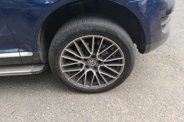 Used Volkswagen Touareg 2007 3.6L Standard Edition Right Front Wheel Hub