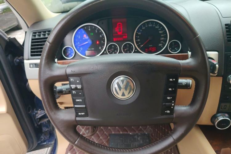Used Volkswagen Touareg 2007 3.6L Standard Edition Steering Wheel