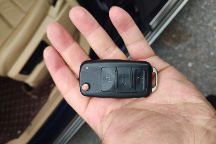 Used Volkswagen Touareg 2007 3.6L Standard Edition Vehicle Key