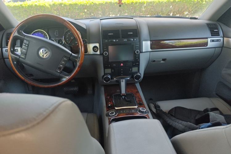 Used Volkswagen Touareg 2007 3.6L Top-Tier Version Center Console