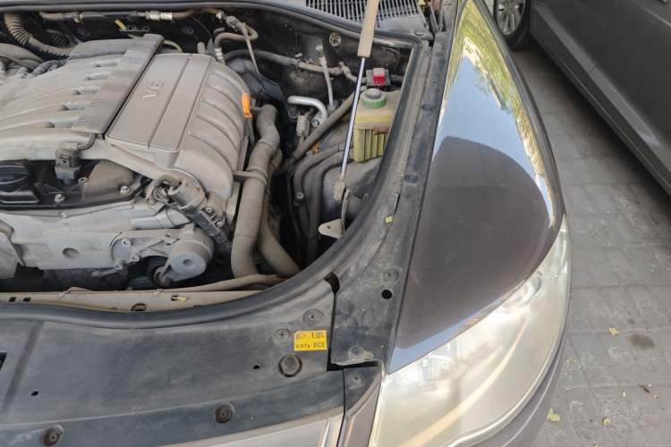 Used Volkswagen Touareg 2007 3.6L Top-Tier Version Engine Bay Left