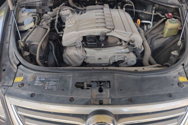 Used Volkswagen Touareg 2007 3.6L Top-Tier Version Engine Bay