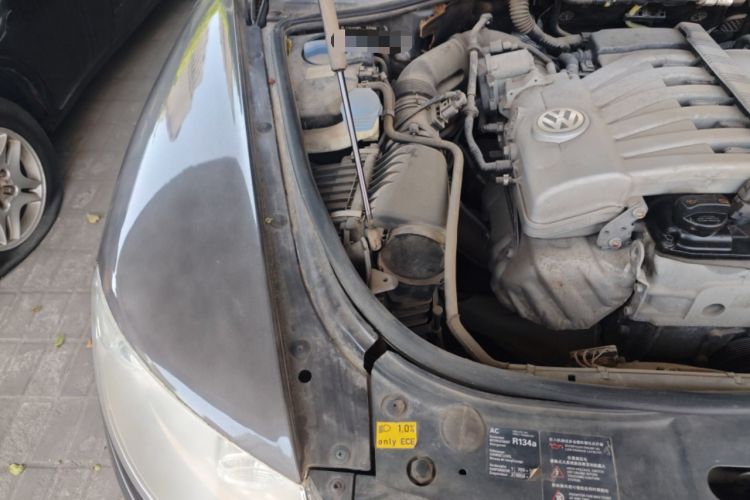 Used Volkswagen Touareg 2007 3.6L Top-Tier Version Engine Bay Right