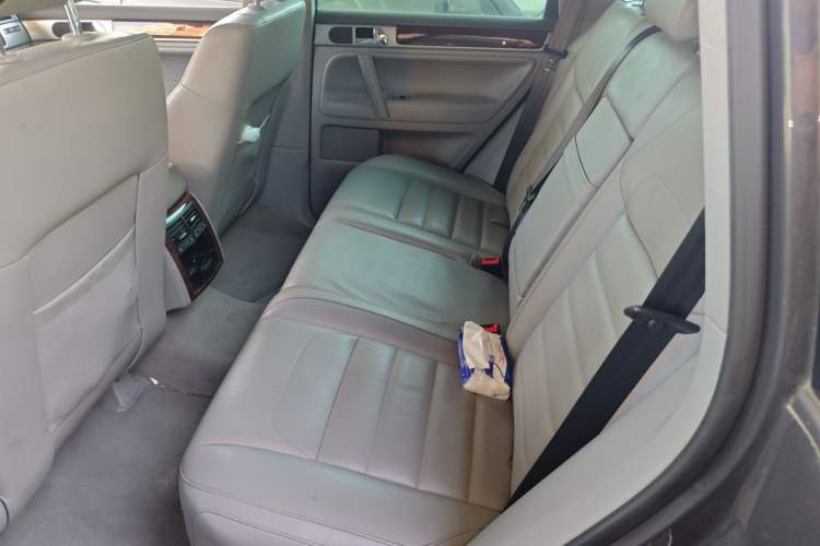 Used Volkswagen Touareg 2007 3.6L Top-Tier Version Left Rear Seat