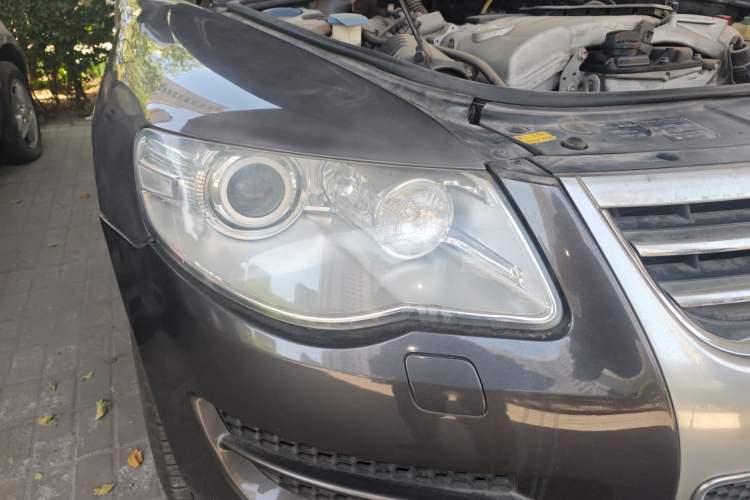 Used Volkswagen Touareg 2007 3.6L Top-Tier Version Right Front Headlight