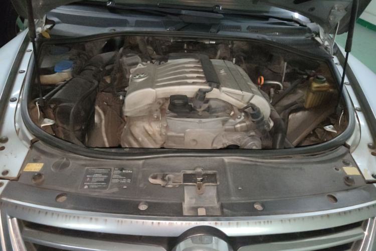 Used Volkswagen Touareg 2007 3.6L Luxury Model Engine Bay