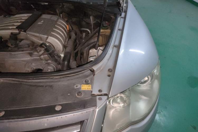 Used Volkswagen Touareg 2007 3.6L Luxury Model Engine Bay Left